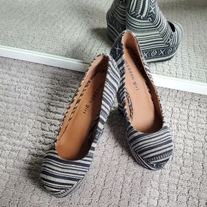 Madden Girl platforms in a fun B&W pattern, size 7